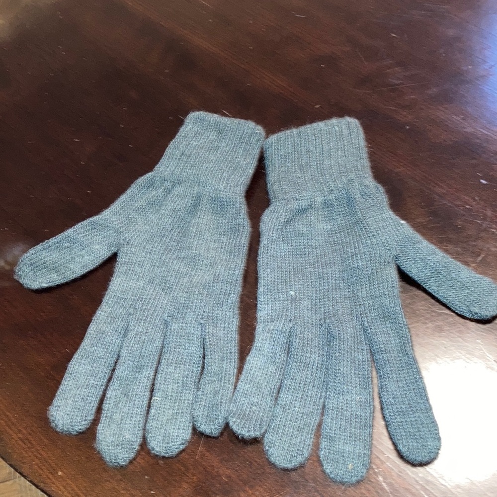 Cozy Gray Knit Gloves